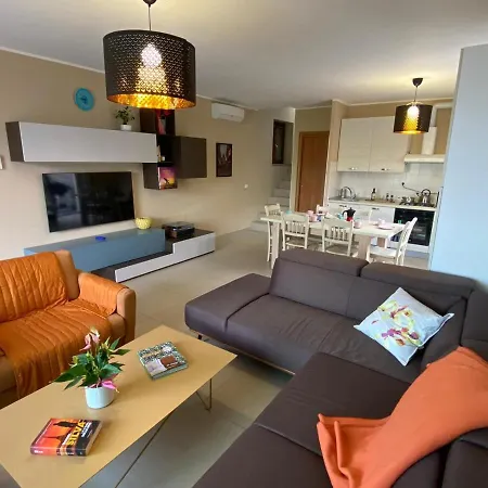 Teresita Villa With Garden And Lake View Villa *