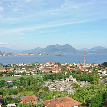 Teresita Villa With Garden And Lake View