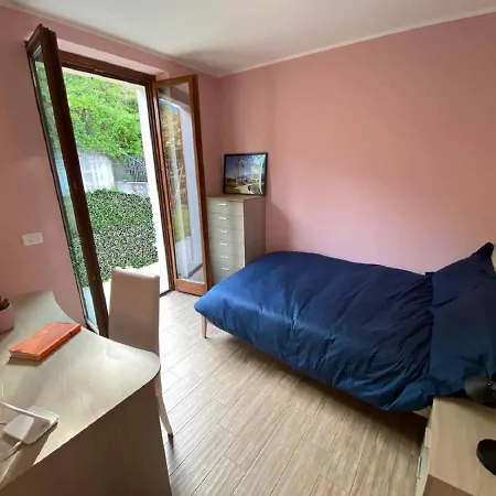 Teresita Villa With Garden And Lake View